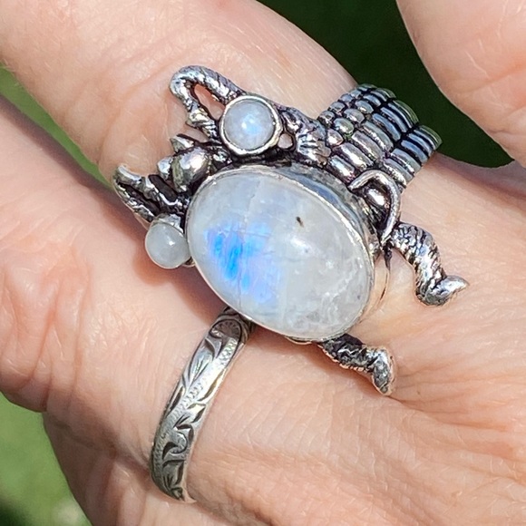 Bat ring .925 Sterling Silver set with 3 rainbow moonstones textured band sz 8.5 - Picture 14 of 16